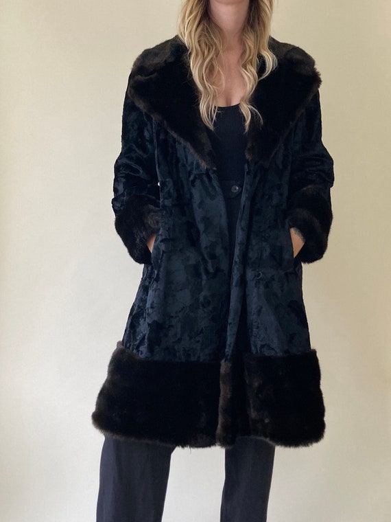 90s Black Crushed Velvet & Faux Fur Coat // Small