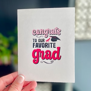 Carte préférée des diplômés, emballage cadeau félicitations pour diplômée 2025, carte imprimable Fier de vous pour emballages et sacs en rose vif et rose clair