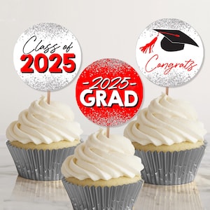 Adornos para cupcakes de graduación 2025, pegatinas redondas para golosinas de graduación, decoración imprimible moderna para fiesta de graduación 2025 en rojo y plateado