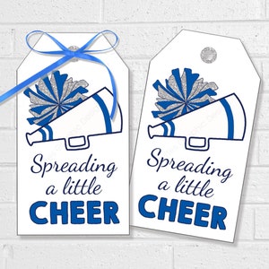Etichette Spreading a Little Cheer, etichette per dolcetti della squadra di cheerleader, regalo stampabile con pompon blu royal, etichetta per borsa regalo della squadra di ballo Spirit Squad