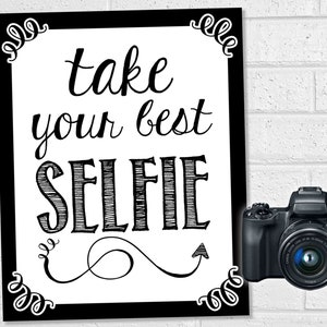 Selfie Photo Prop Display Sign, Printable Black and White Photo Booth Sign, 2022 Photo Booth, Selfie Station Photo Booth Table Sign