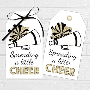 Etichette Spreading a Little Cheer, etichette per dolcetti della squadra di cheerleader, regalo con pompon stampabili, etichetta per borsa della squadra di ballo Gold Spirit Squad