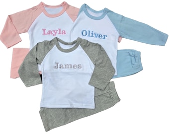 Pigiama per bambini personalizzato con ricamo del nome