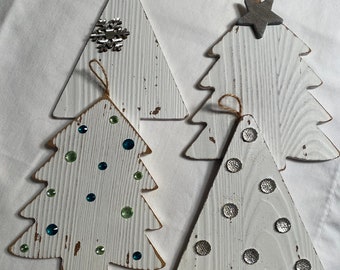 117, White Christmas tree ornament