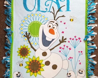 Frozen's Olaf in Flower Field with Stone Friends Fleece Tie Blanket