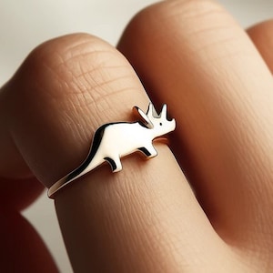 Minimalist Triceratops Ring Yellow Gold Dinosaur Ring Dainty Dinosaur Lover Ring Prehistoric Jewelry Dinosaur Jewelry Gift Jewelry