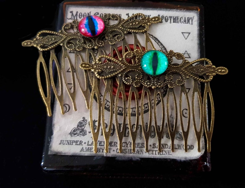 Cat/'s Eye hair combs