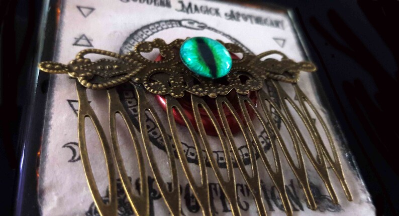 Cat/'s Eye hair combs