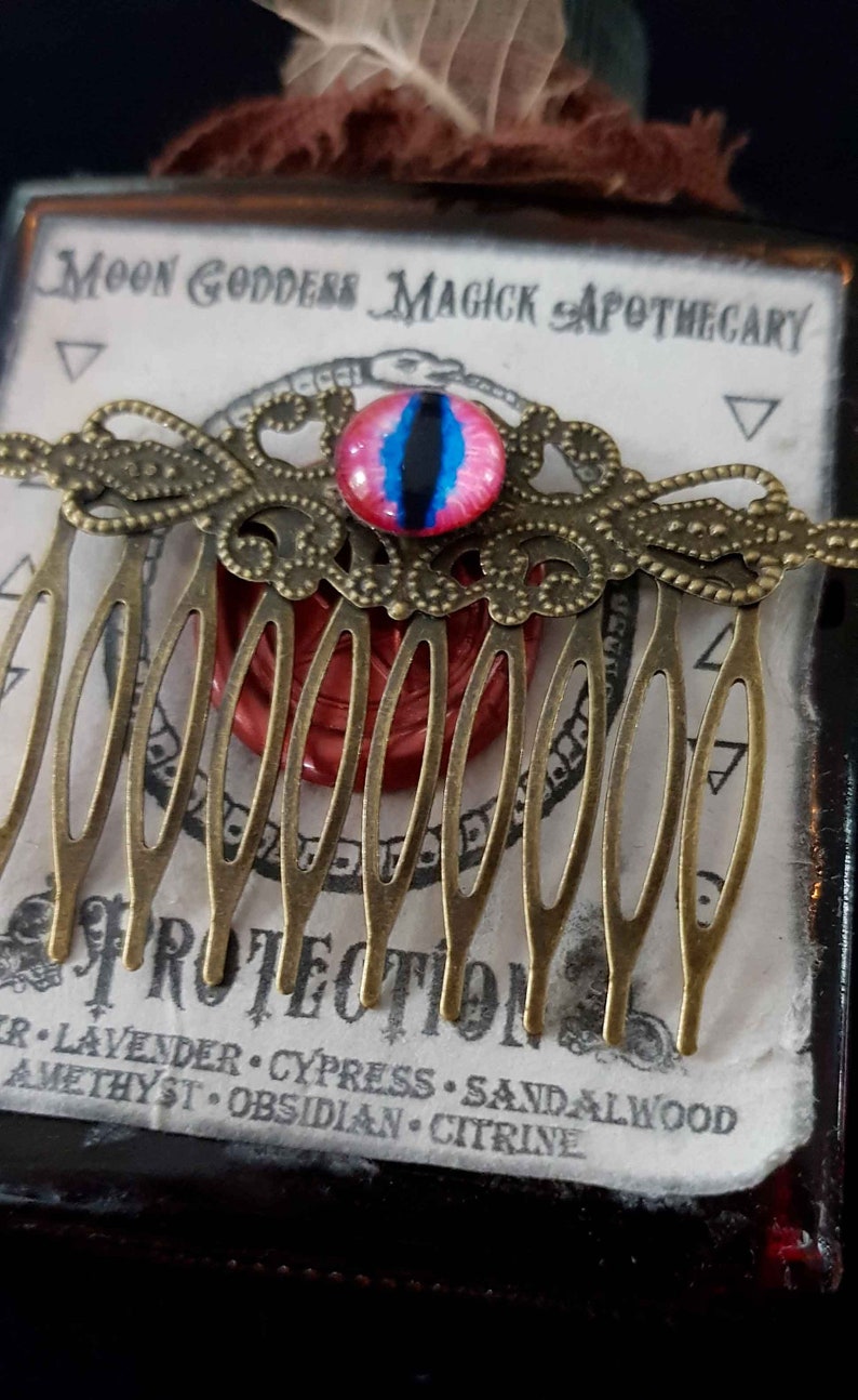 Cat/'s Eye hair combs