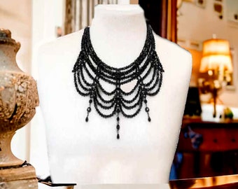 Collier Mutltirangs,,collier romantique,collier haute couture,collier princesse,collier exquis,cadeau femme,collier noir,cokkier bavoir,