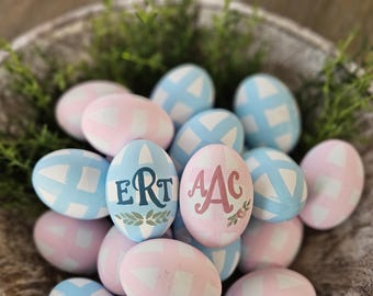 Uovo di Pasqua e di primavera dipinto a mano con supporto, monogrammato, coniglietto, floreale