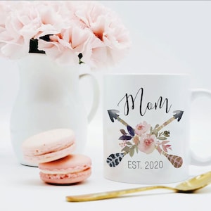 Mom Est 2020 Mug / New Mom Mug / Pregnancy Reveal Gift / Pregnancy Announce Mug / Pregnancy Reveal for Mom / 11 or 15 oz