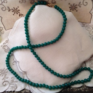 Collar de cristal de Pekín: Verde jade imperial, cierre de oro de 14 quilates, 45,7 cm (18 pulgadas)