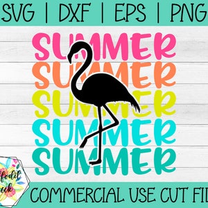 Könnte beinhalten: Eine schwarze Silhouette eines Flamingos, der auf einem Bein steht, mit dem Wort "SUMMER", das fünfmal in verschiedenen Farben wiederholt wird: rosa, orange, gelb, blau und türkis.