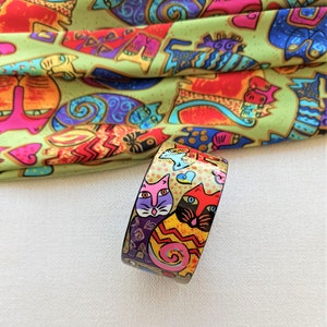 Wooden painted Cat Bangle Bracelet. Abstract animal handpainted resin bracelet. Colorful art bangle. Inspired gift for her