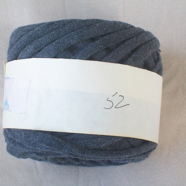 Dark grey t shirt yarn