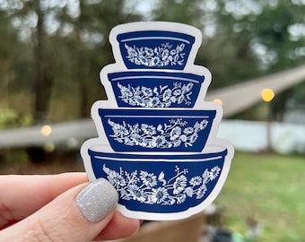 Pyrex Colonial Mist Magnet: Vintage Kitchen Decor