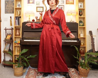 Vintage 70s Satin Silky Dressing Gown / Robe in Red