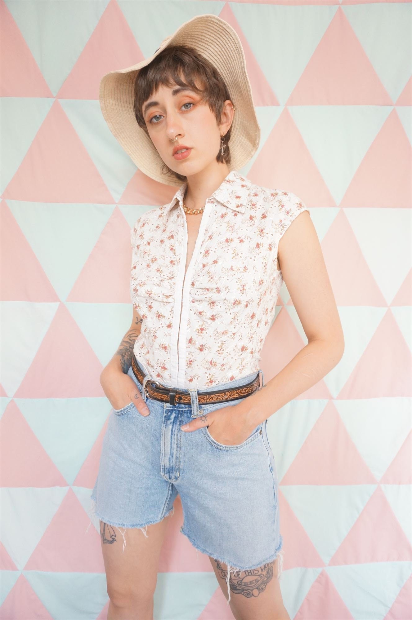 Image of Vintage S Floral Broderie Lace Hook & Eye Cap Sleeve Top