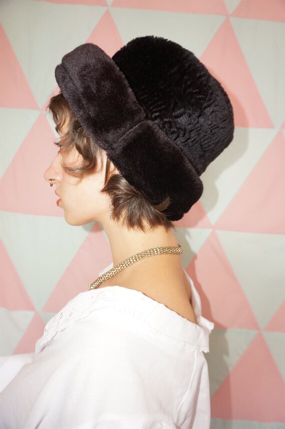 Vintage 90s / Y2K Black Faux Fur Bucket Hat / Cloc