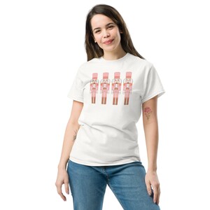 Magliette più vendute / Schiaccianoci rosa, Camicia natalizia, T-shirt classica unisex