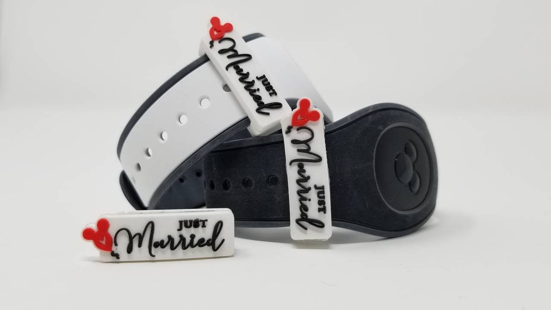 Just Married sliding PVC charm for use with Magic Bands | honeymoon | wedding | marriage | celebration | MagicBand fastener accessory