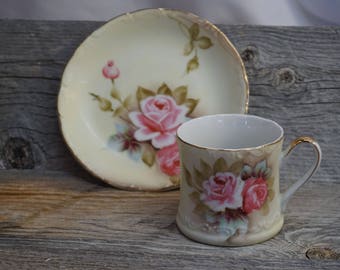 Vintage Tea Cup / Gold Trim ~ Global Art ~ Tea Cup and Saucer ~ Made in Japan / Hand Painted