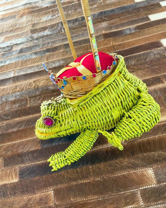 Incredibly Rare Frog Prince Novelty Wicker Purse - image 4