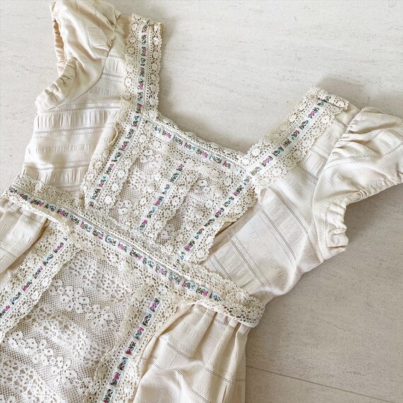 Pretty Renaissance Lace Maxi Dress