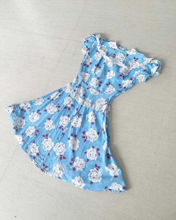 Pretty Powder Blue Rose Print 40s Dress - image 1