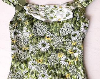 Stunning 1950s Daisy Print Wiggle Dress