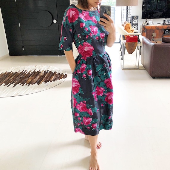 Gorgeous Rose Print 50s Wiggle Dress