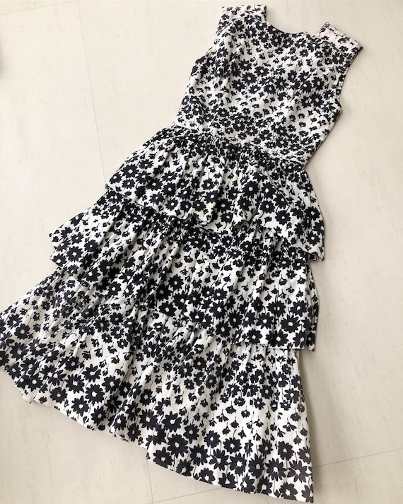 Pretty 50s Black and White Floral Dress