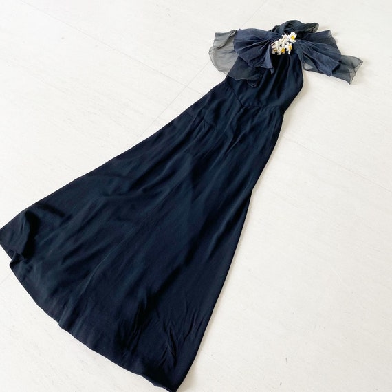 Gorgeous 40s/50s Black Halter Gown with Daisies - image 3