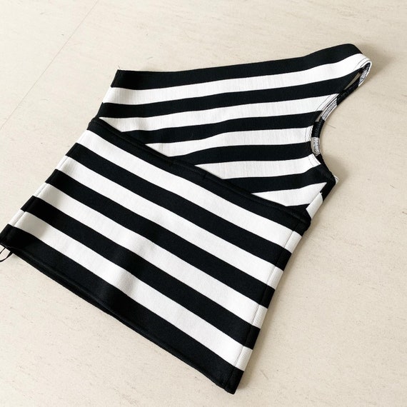 Timeless Black And White One Shoulder Lillie Rubi… - image 2