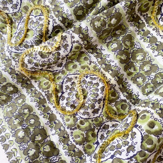 Pretty Paisley Sequinned 50s Dress - image 4