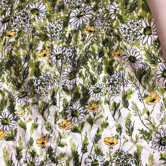 Stunning 1950s Daisy Print Wiggle Dress - image 4