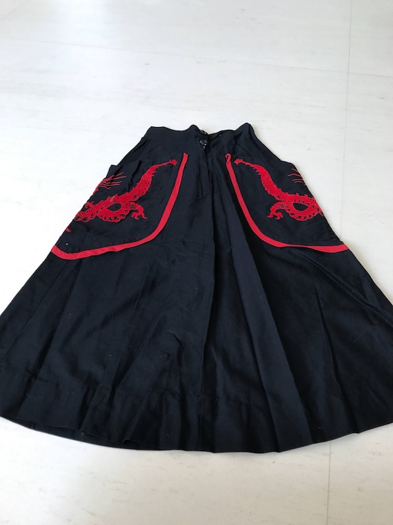 Amazing 1950s dragon applique skirt - image 1