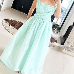 Beautiful Victor Costa Elizabeth Arden Turquoise Gown