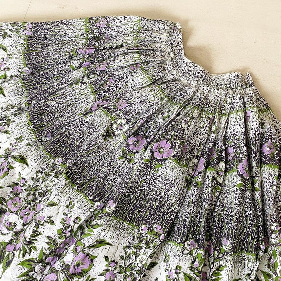 Beautiful 50s Purple Floral Skirt with Striking B… - image 2