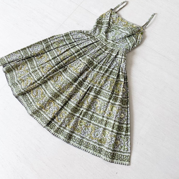 Pretty Paisley Sequinned 50s Dress - image 1