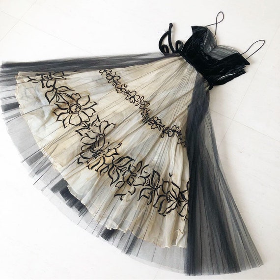 Black Velvet Flocked Floral Beauty