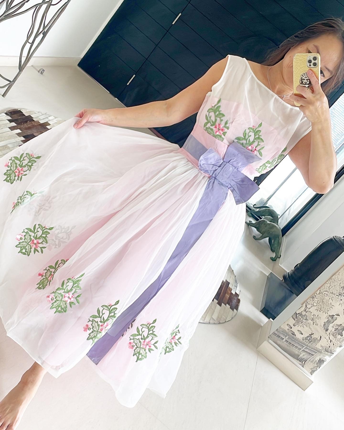 TADASHI SHOJI/タダシショージ】黒ステッチ花刺繍/白ストレッチ