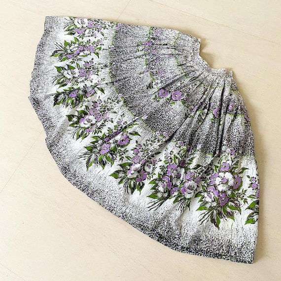 Beautiful 50s Purple Floral Skirt with Striking B… - image 1