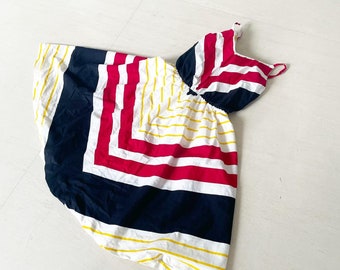 Vestido veraniego fresco a rayas con chevron