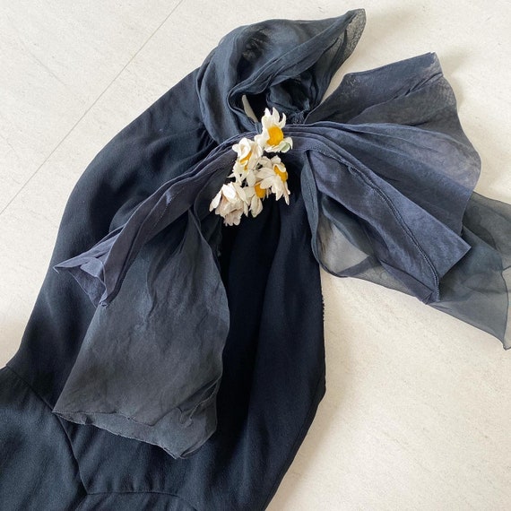 Gorgeous 40s/50s Black Halter Gown with Daisies - image 4