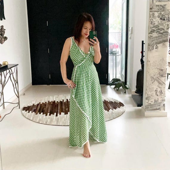 Chic 70s Polka Dot Wrap Dress with Asymmetrical Hem