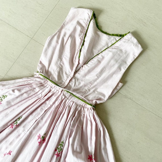 Pretty in Pink Embroidered 50s Dress - image 8