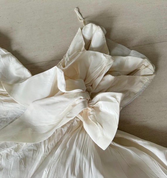 Beautiful 50s Beaded Floral Appliqué Wedding Dress - image 7