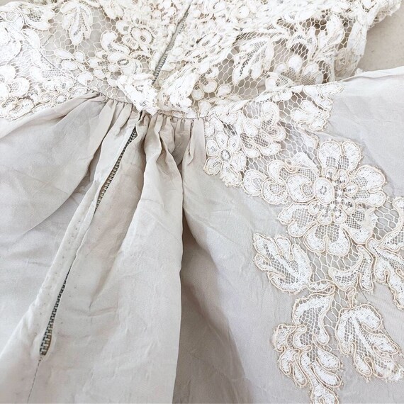 Beautiful 1950s Alencon Lace Wedding Dress - image 9